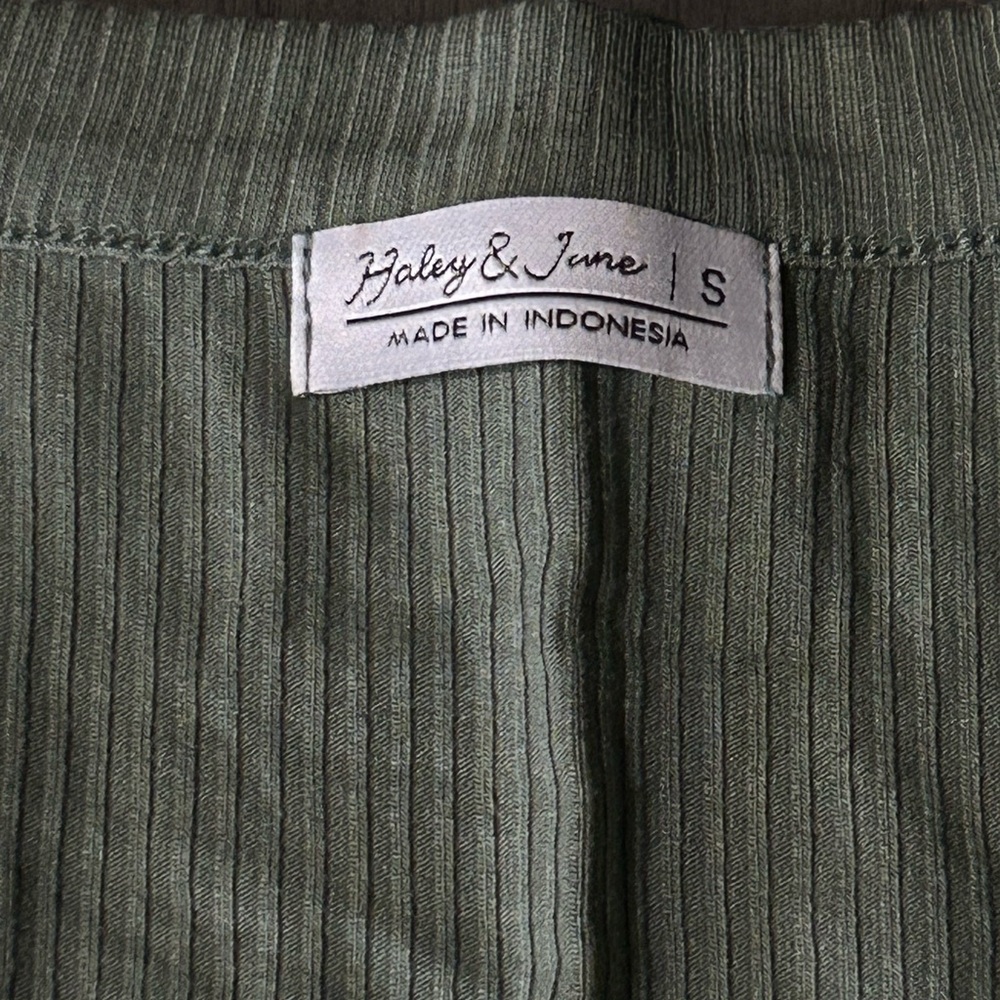 Green Fitted Ribbed Top - Picture 2 of 2